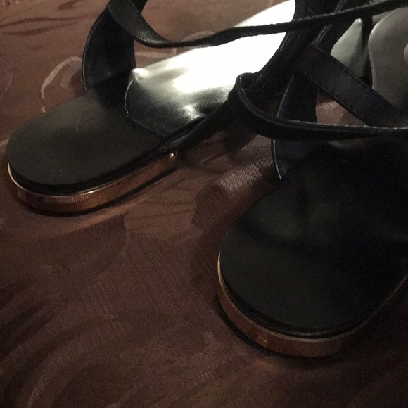 Pom Pom fur black ankle wrap sandals - Picture 4 of 4